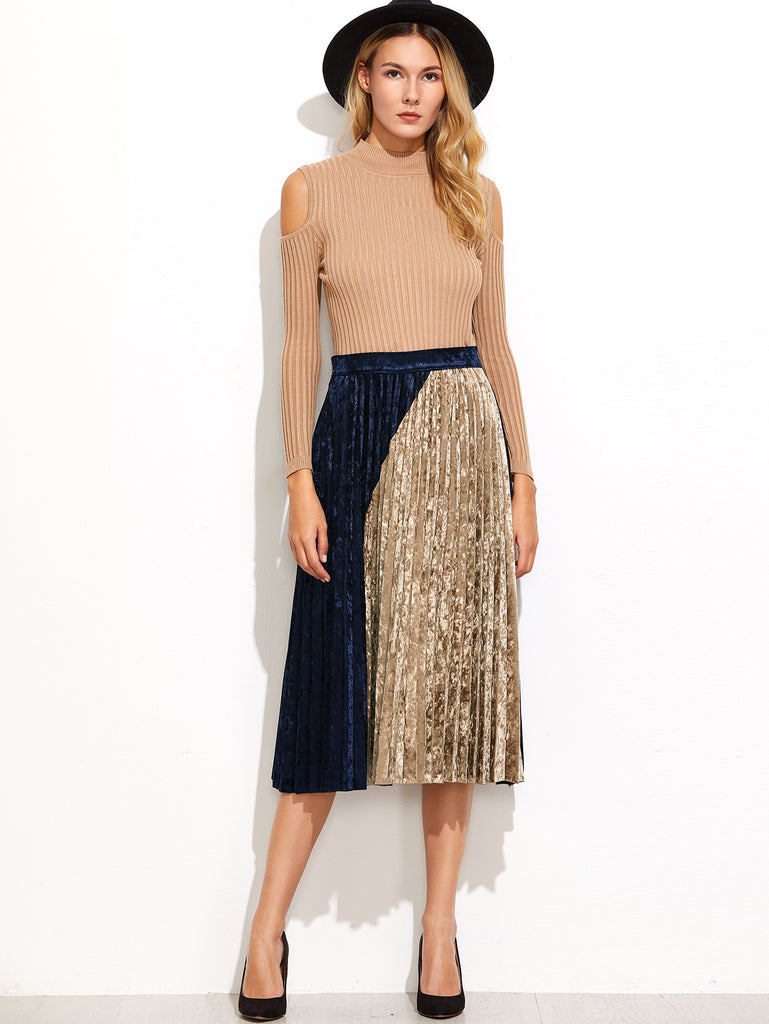 "Twirl and Shine: Styling a Pleated Skirt for Any Occasion"